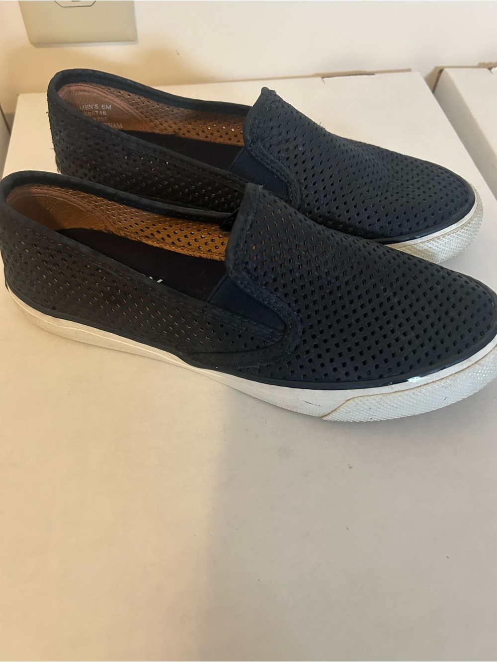 Sperry Top-Sider Navy Perforated Slip-On Shoes – Women’s Size 6